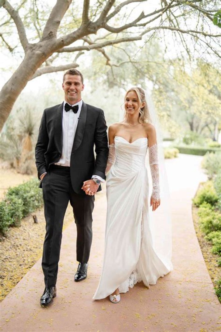 Sam Hubbard Biography, Age, Height, Wife, Net Worth, Family