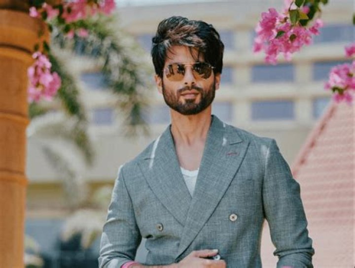Shahid Kapoor Biography, Age, Height, Wife, Net Worth, Family