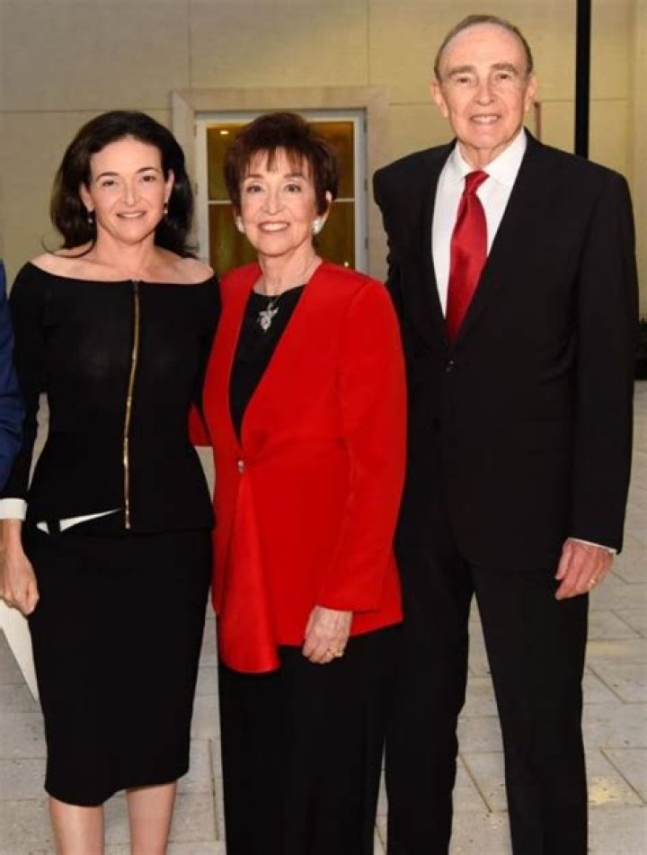 Sheryl Sandberg Biography, Age, Height, Husband, Net Worth, Family