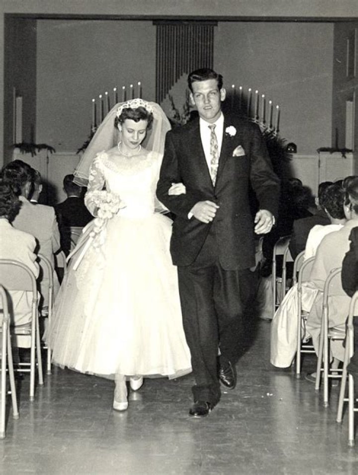 Shirley Douglas Biography, Age, Height, Husband, Net Worth, Family