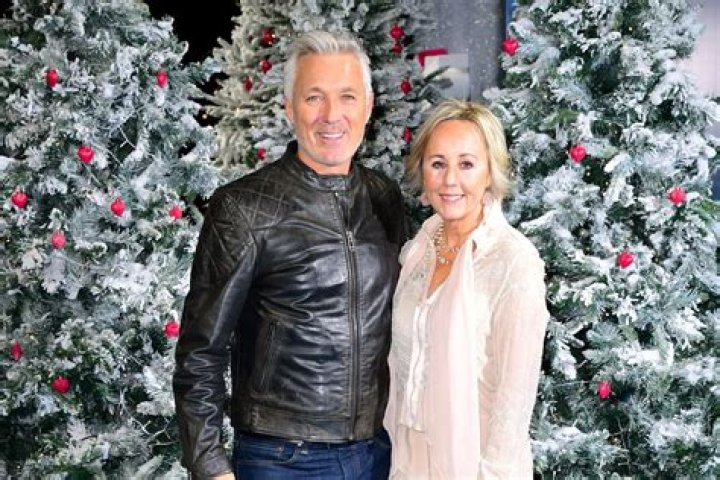 Shirlie Holliman Biography, Age, Height, Husband, Net Worth, Family