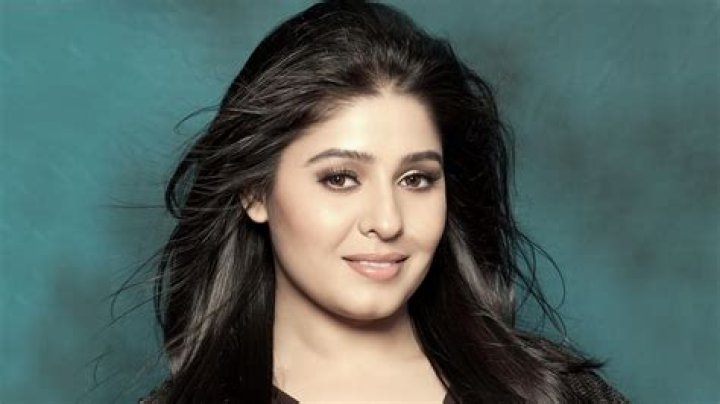 Sunidhi Chauhan Biography, Age, Height, Husband, Net Worth, Family