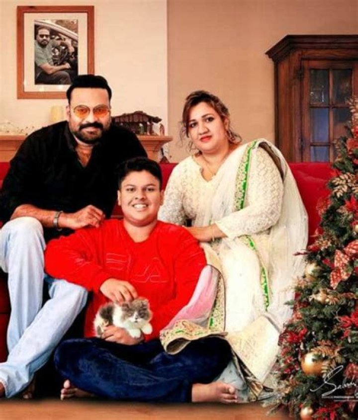 Tini Tom Biography, Age, Height, Wife, Net Worth, Family