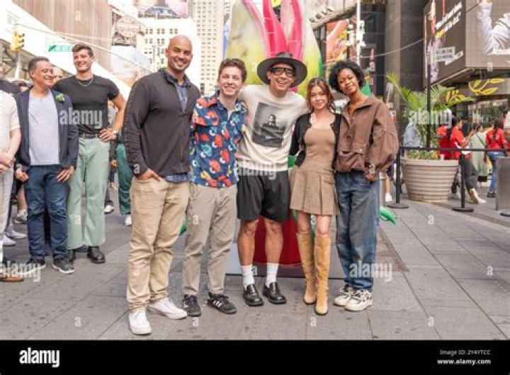 Tom Alan Robbins Biography, Age, Height, Wife, Net Worth, Family