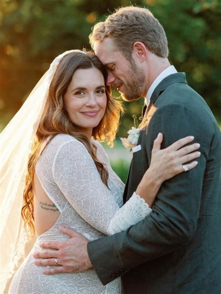 Torrey DeVitto Biography, Age, Height, Husband, Net Worth, Family