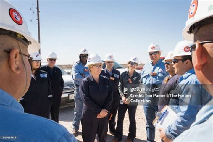 Vicki Hollub Biography, Age, Height, Husband, Net Worth, Family