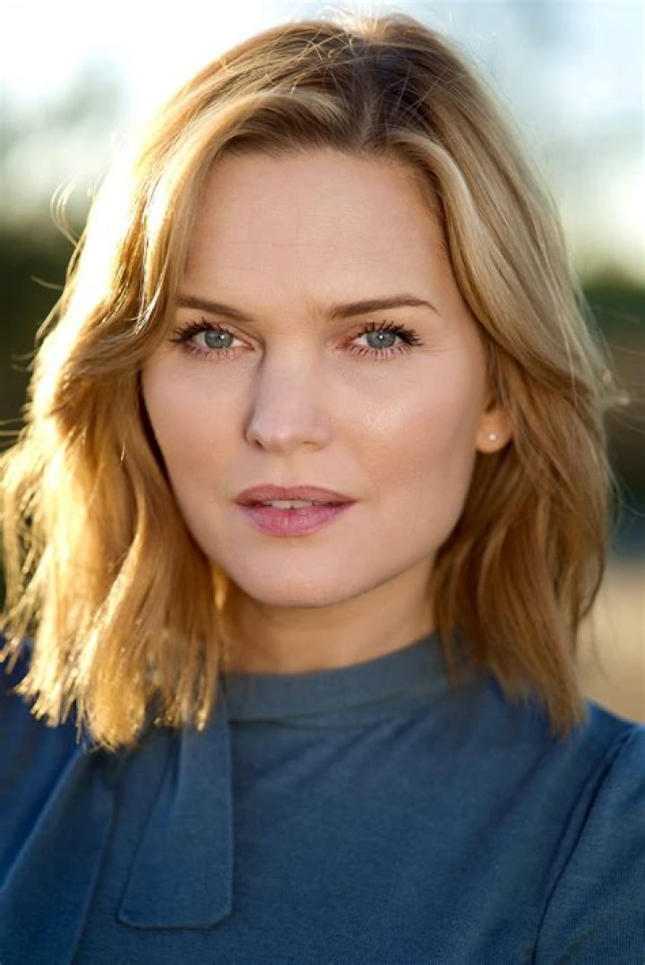Vicki Mabrey Biography, Age, Height, Husband, Net Worth, Family