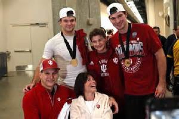 Vince Mendoza Biography, Age, Height, Wife, Net Worth, Family